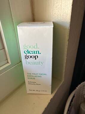 New good clean GOOP beauty fruit facial exfoliating scrub fragrance free 2.0 oz